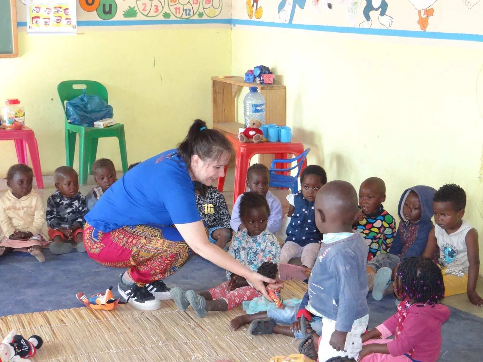 Luísa Marteleto with children at a daycare centre in Malawi