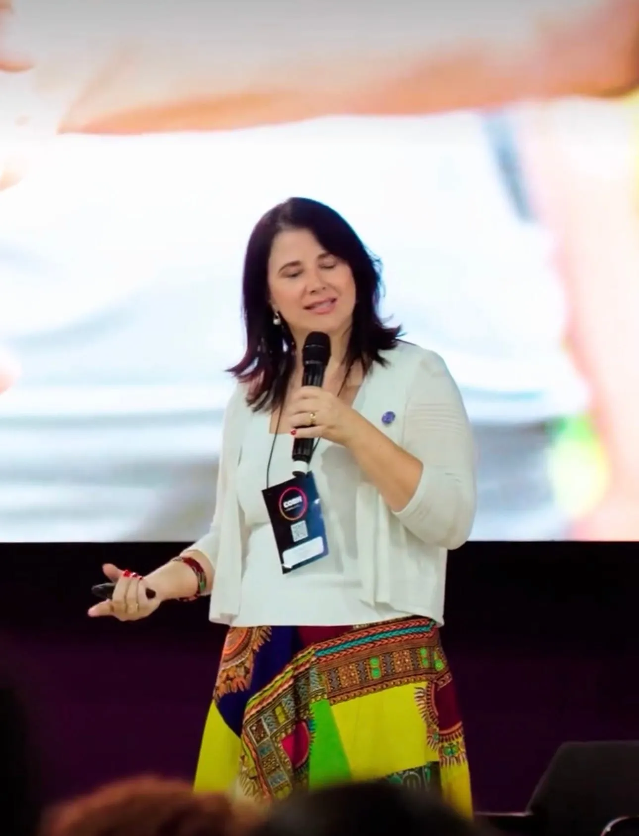 Luísa Marteleto giving a talk